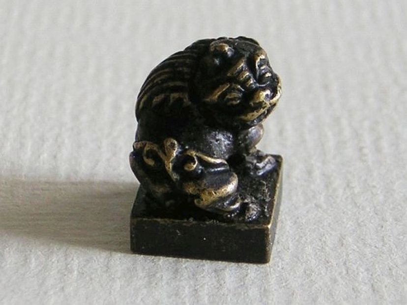 Very small Fu dog - (4045)